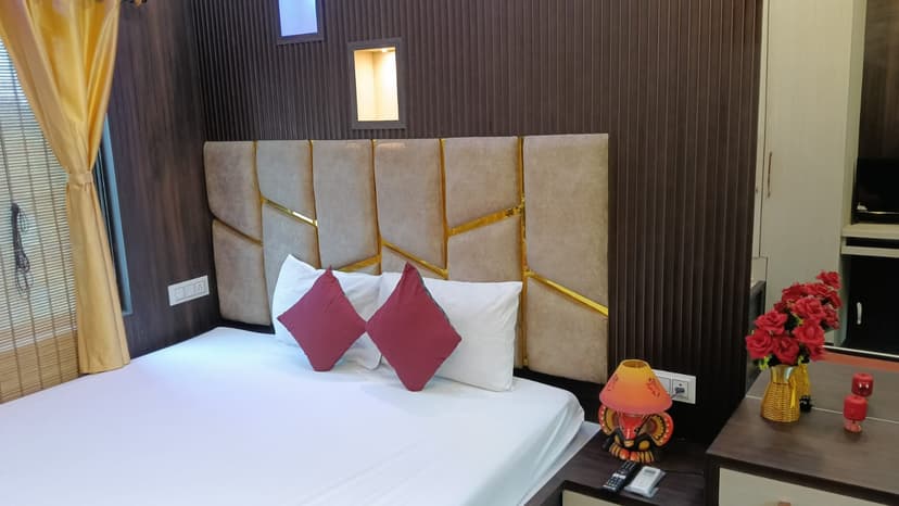 RIVER VIEW SUITE SUPER DELUXE AC DOUBLE BEDED ROOM