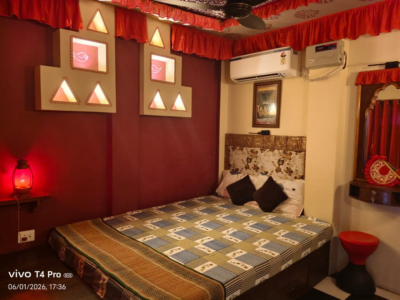 মেঘমল্লার (MEGH MALLAR)- Deluxe Double beded AC Room
